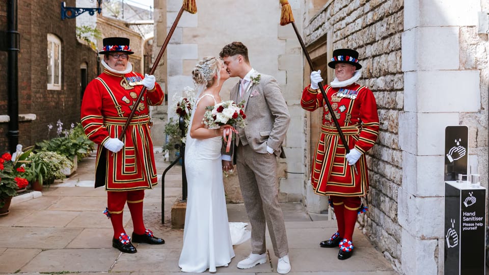 Bath Wedding Photography Prices 8 1478576497 ed23cf8c3e502c9eb62e6cdf0af10fcc5d7c76cc0aa55cd843aee3459296a98a d 960